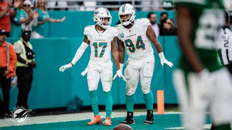 Dolphins’ offense sharp in blowout win over Jets, even without star wide receiver Tyreek Hill